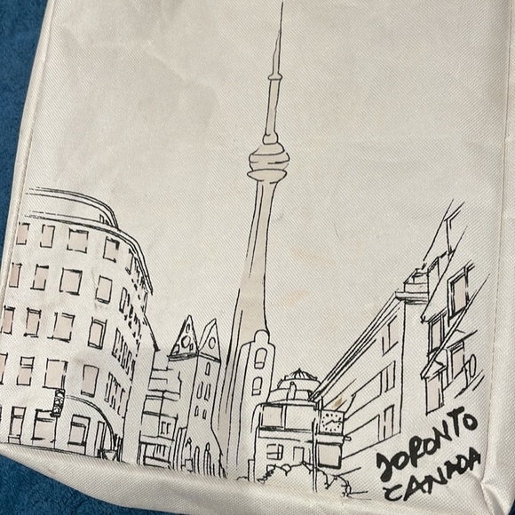 *NEW* Colour changing Toronto City tote bag - Picture 4 of 7